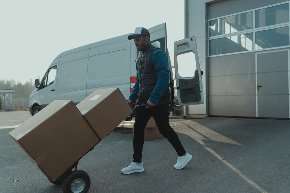 learn about the benefits of hiring movers when relocating in Fair Oaks Ranch