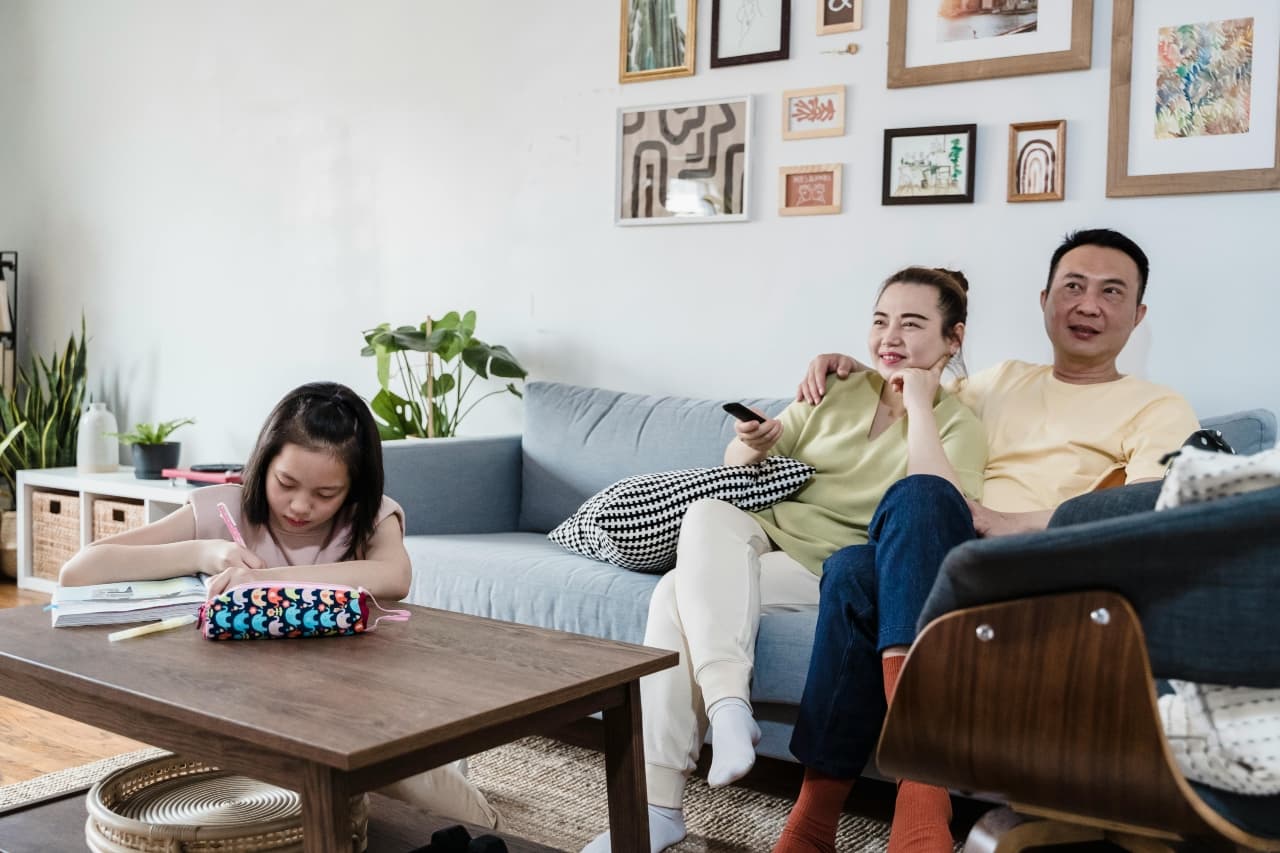 Parents and a child watching TV