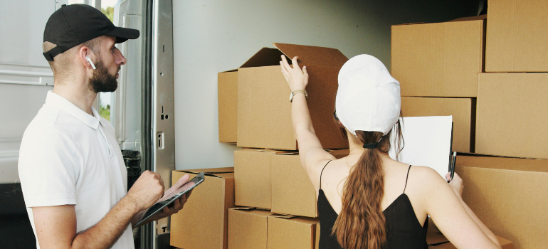 Two movers Floresville TX offers checking boxes