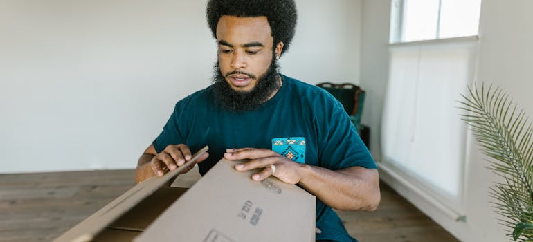 A mover closing a moving box