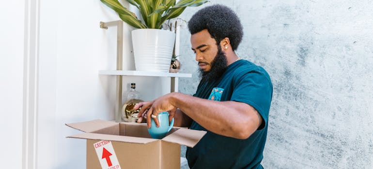 A movers packing items