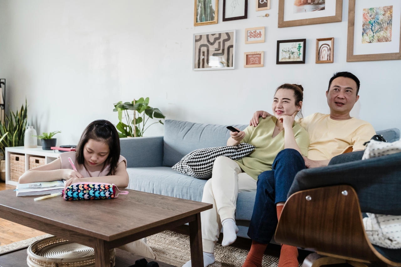 Parents and a child watching TV